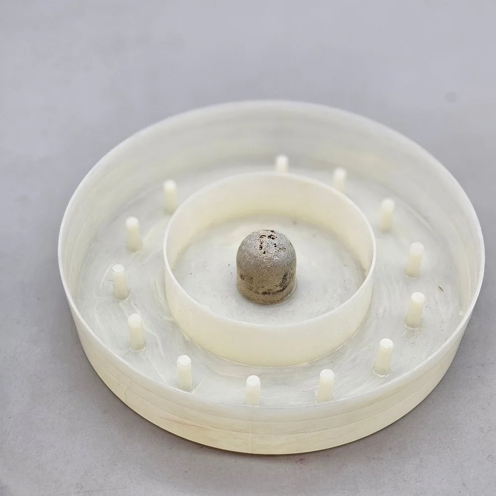 Unbranded vintage round